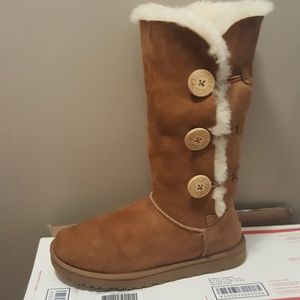 Ugg 3-button Bailey Boot